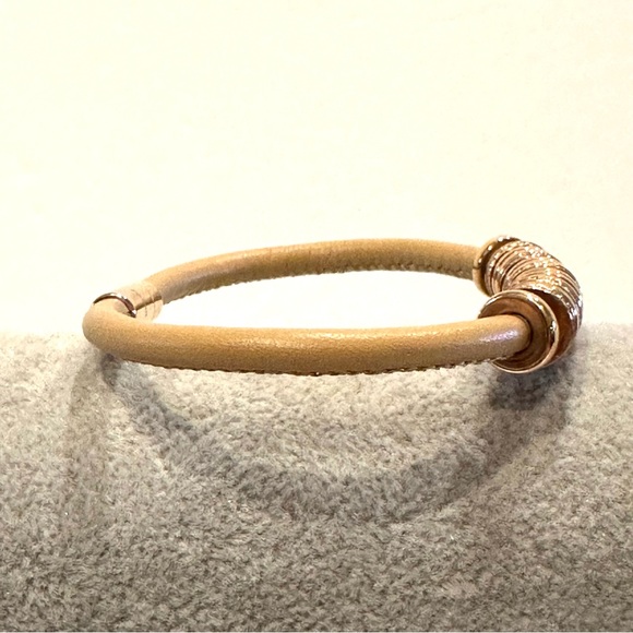 FOSSIL Bracelet tan leather w/ copper tone discs & rhondelle w/ clear rhinestone - Picture 10 of 11